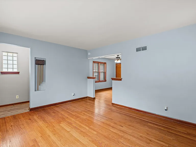 237 S Hartnett Ave — Photo 4