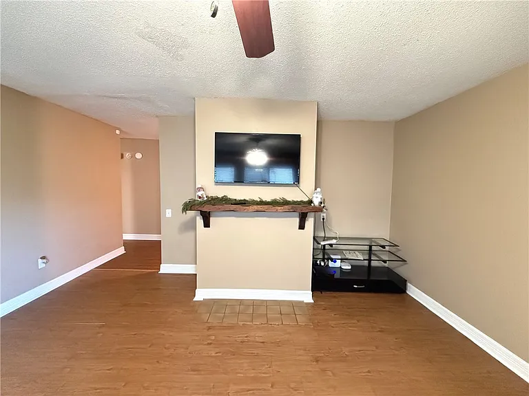 1609 Lemon Tree Ln — Photo 5