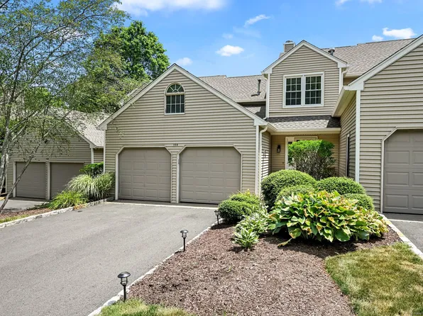 156 Governor Trumbull Way #156, Trumbull, CT 06611
