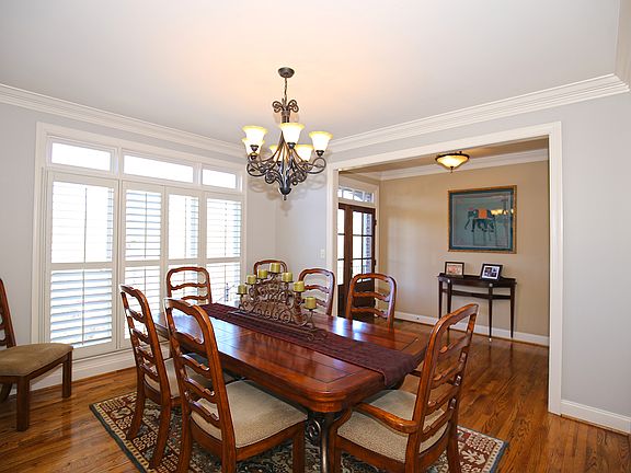 3rd image of 2462 Huntington Glen Dr