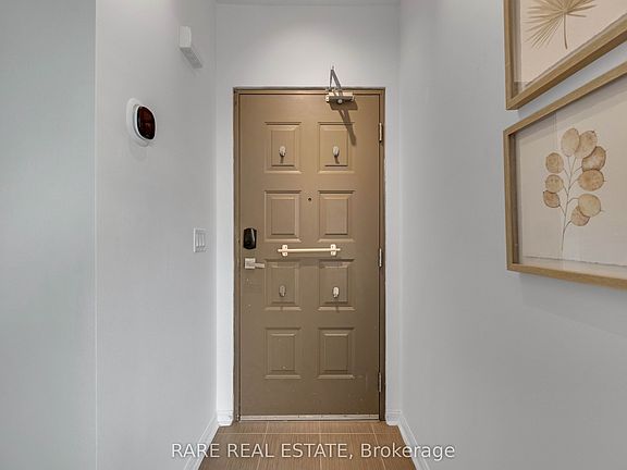 4th image of 639 Lawrence Ave W #208