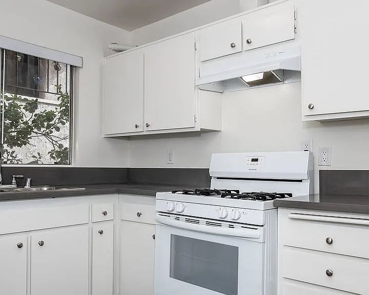 525 N Kenwood St — Photo 6