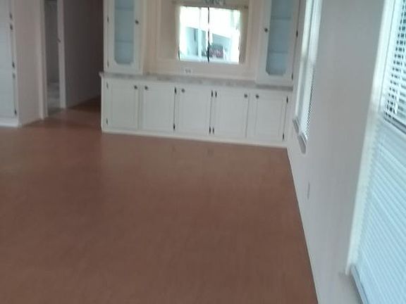 5th image of 156 Pinewood Ter