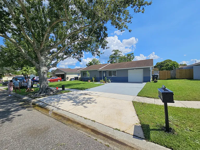 Crandal Ct — Photo 1