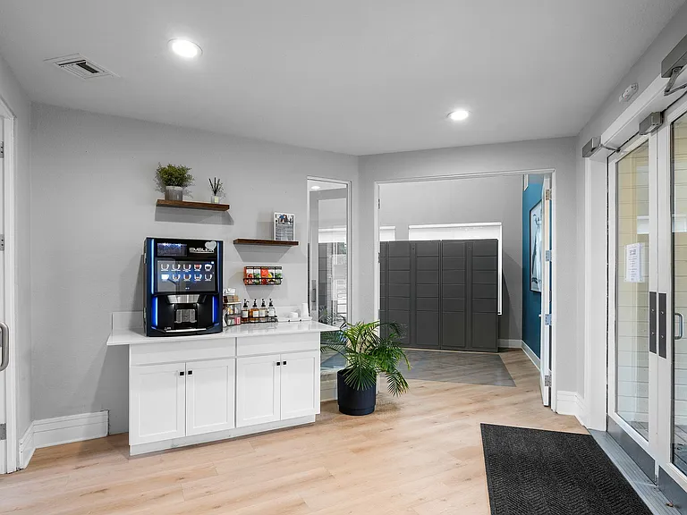 Center Pointe Apartment Homes — Photo 11
