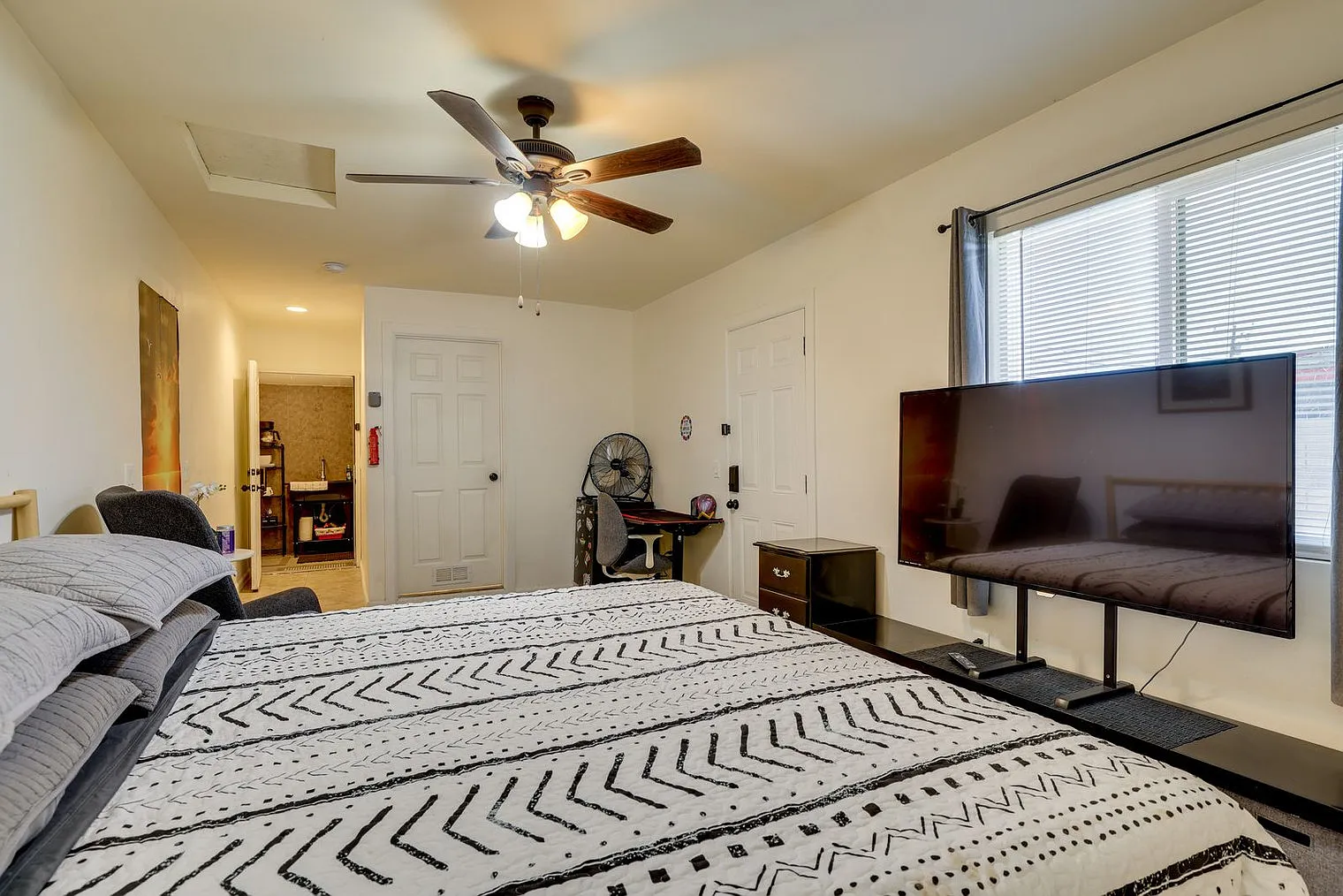 Studio, 1.0 bath, 398 sqft, $1,779 — Photo 2