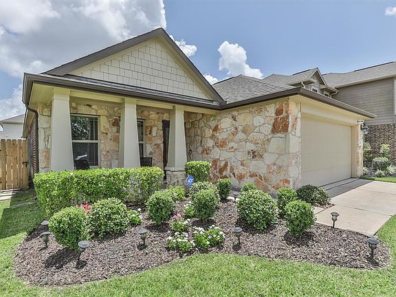 2nd image of 13827 Rosemere Ln