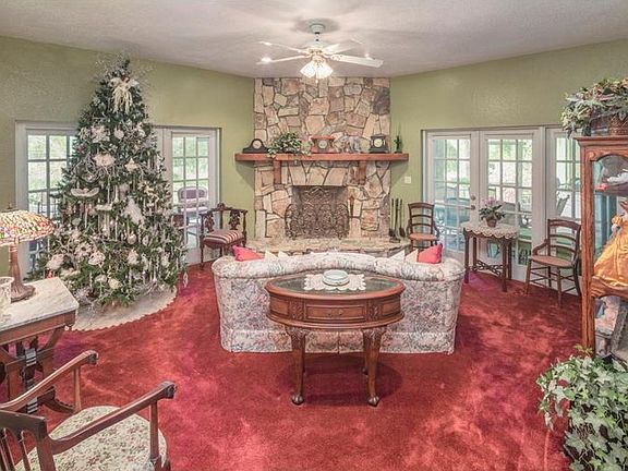 5th image of 901 Liberty Ln