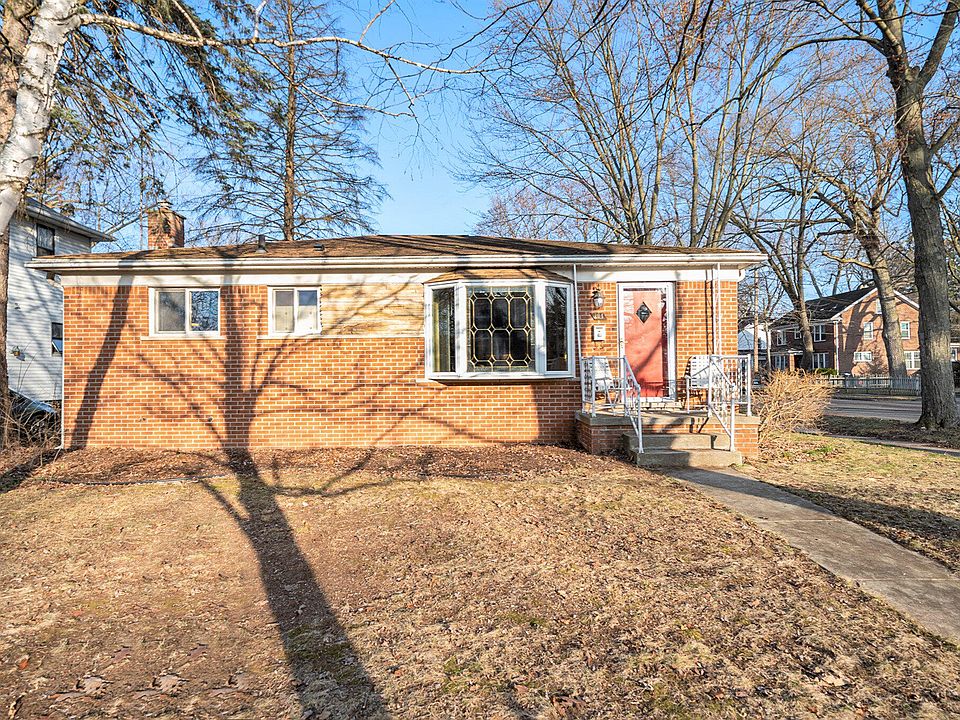 1st image of 104 Oakwood St