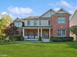1049 Deer Glen Ct, Glen Ellyn, IL