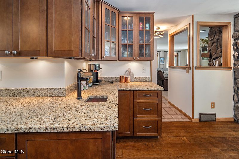 4th image of 7 Hickory Lane