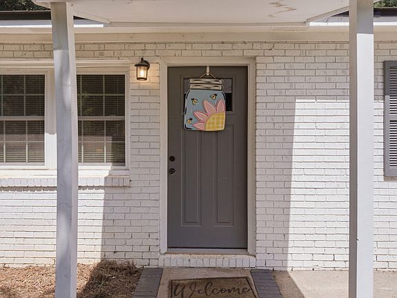 4th image of 15 Coulter Dr
