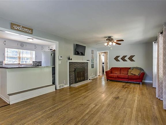 3rd image of 12417 Cherry St