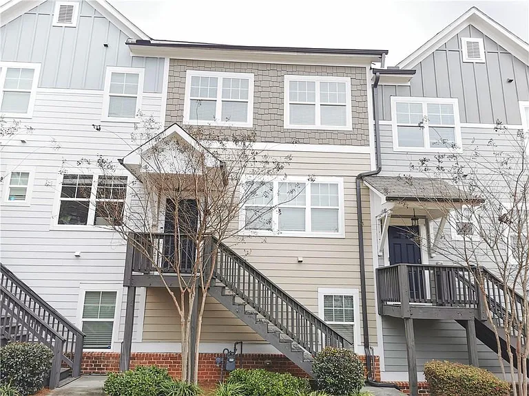 3795 Oxford Cir — Photo 1