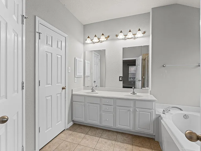 135 S Spinning Wheel Cir — Photo 13