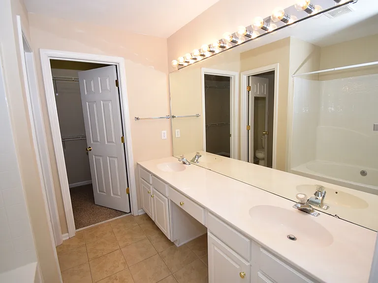 3322 Elizabeth Glen Dr — Photo 14