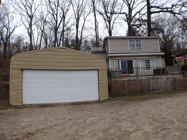 6812 Lake Dr, Hastings, MI 49058