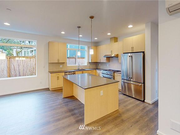3rd image of 15237 Fremont Ave N