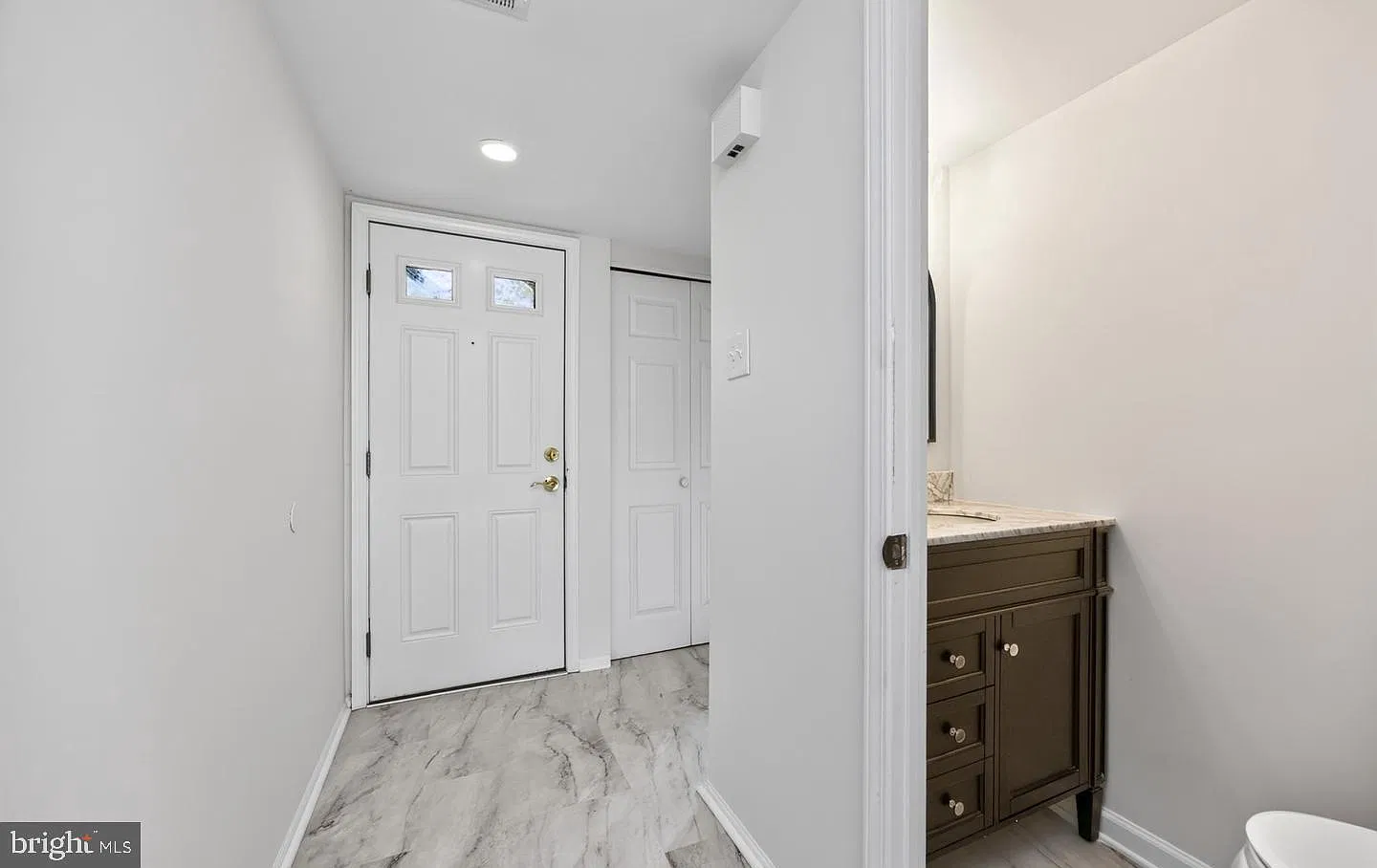 3 bed, 2.5 bath, 1716 sqft, $2,700 — Photo 4