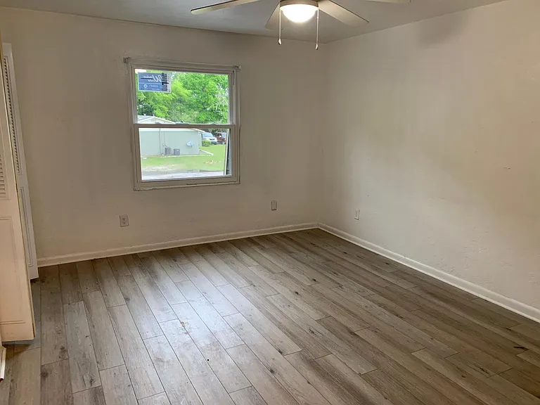 2307 SW 32nd Pl — Photo 11
