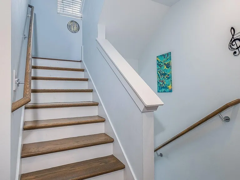 76 Evanston Ave — Photo 15