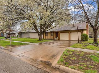 2806 SW Ashworth Pl, Topeka, KS 66614