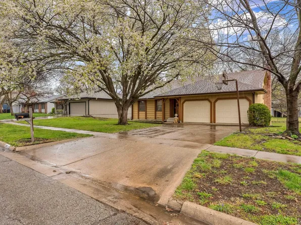 2806 SW Ashworth Pl, Topeka, KS 66614