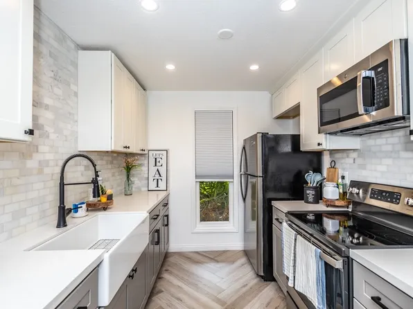 1000 W Macarthur Blvd APT 79, Santa Ana, CA 92707