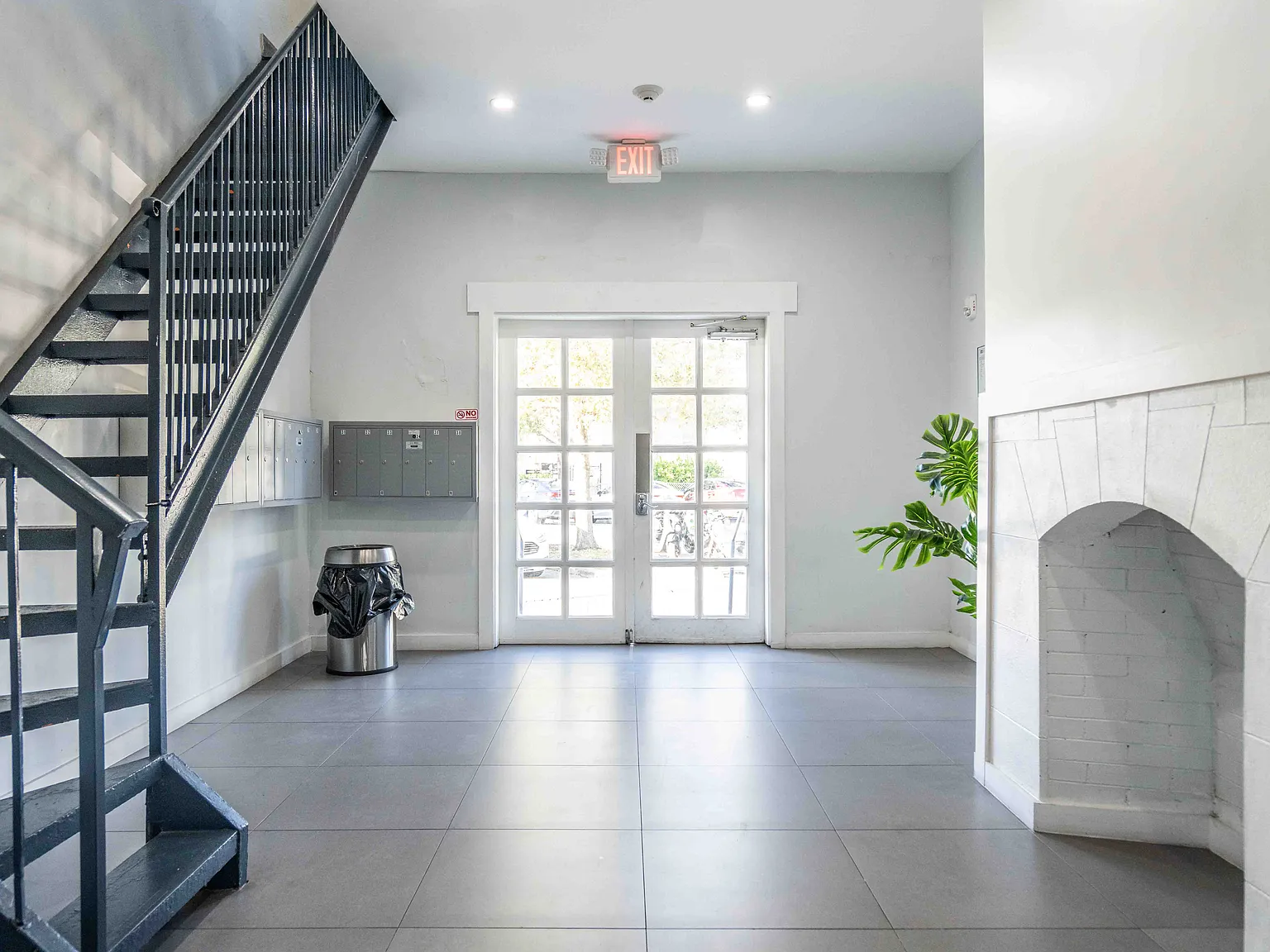 2 bed, 700 sqft, $1,750 — Photo 2