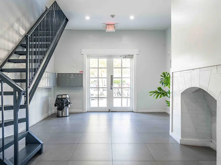 924 Marseille Dr #1 — Photo 2