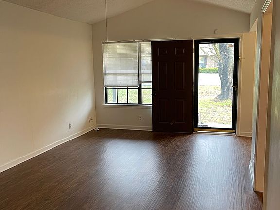 2nd image of 2578 Oak Hill Dr