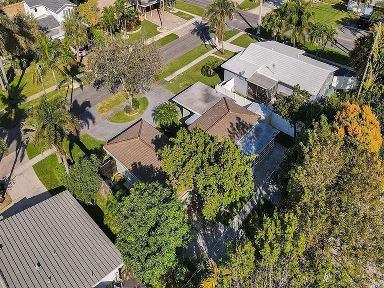 708 NE 24th Ave — Photo 34