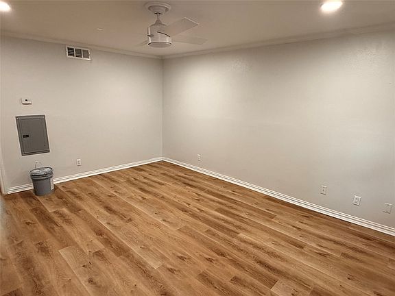 3rd image of 3925 Inwood Rd APT 1017