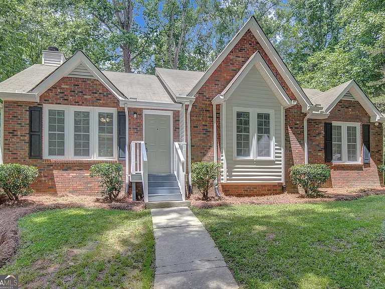 220 Fontaine Way — Photo 1