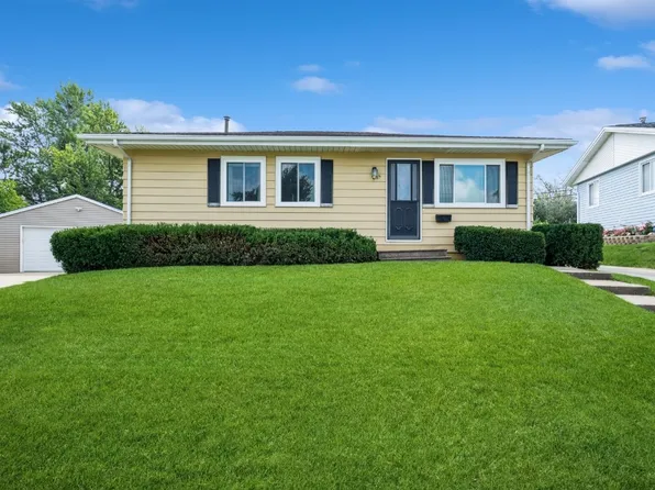 5105 Holly Ave NW, Cedar Rapids, IA 52405