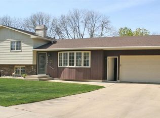 5808 W Walden Dr, Sioux Falls, SD 57106