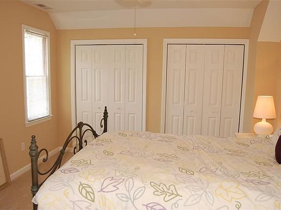 Spacious Bedroom/Closets