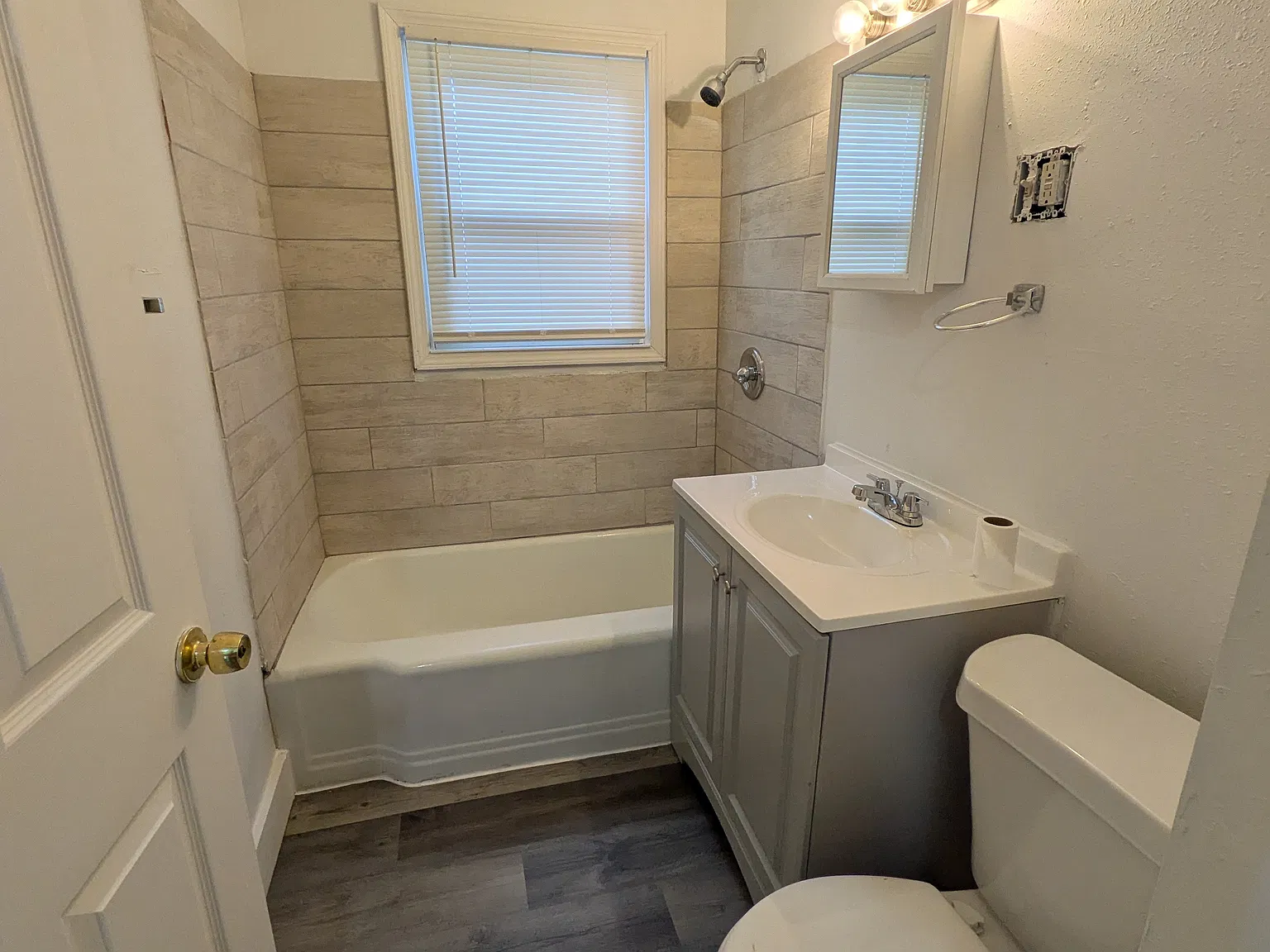 3 bed, 1200 sqft, $1,100 — Photo 4