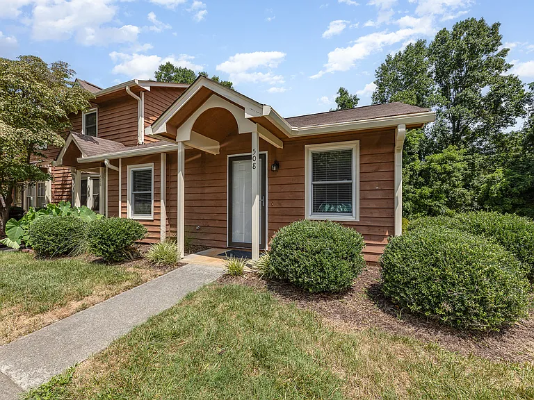 508 Rock Cliff Ct — Photo 3