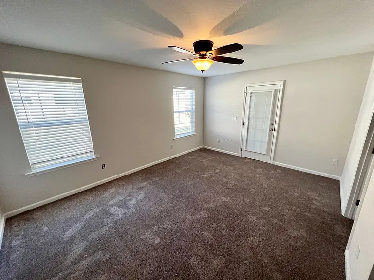 4556 Deslin Dr — Photo 8