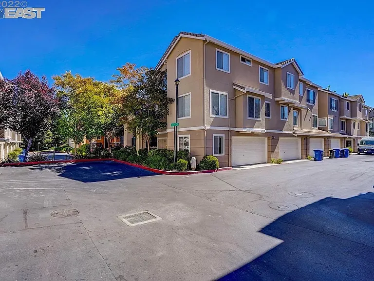 203 Swan Ct #203 — Photo 24