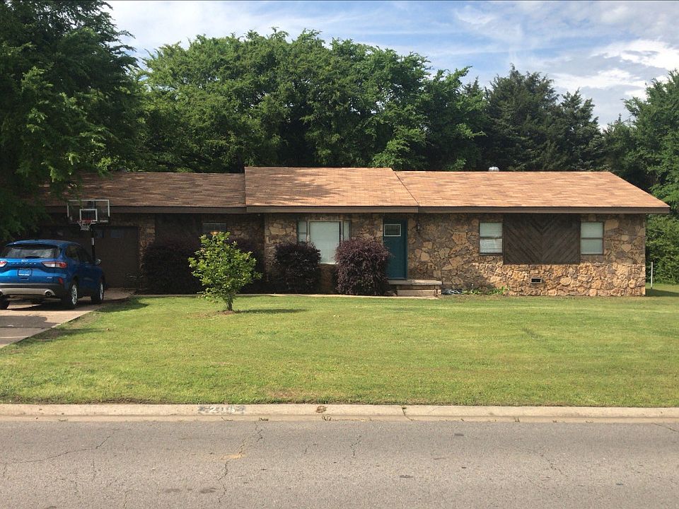 206 Burkle Ave, Poteau, OK