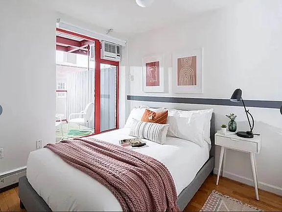 4th image of 190 E 7th St APT 212