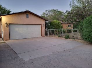 225 Mockingbird Ln, Corrales, NM 87048