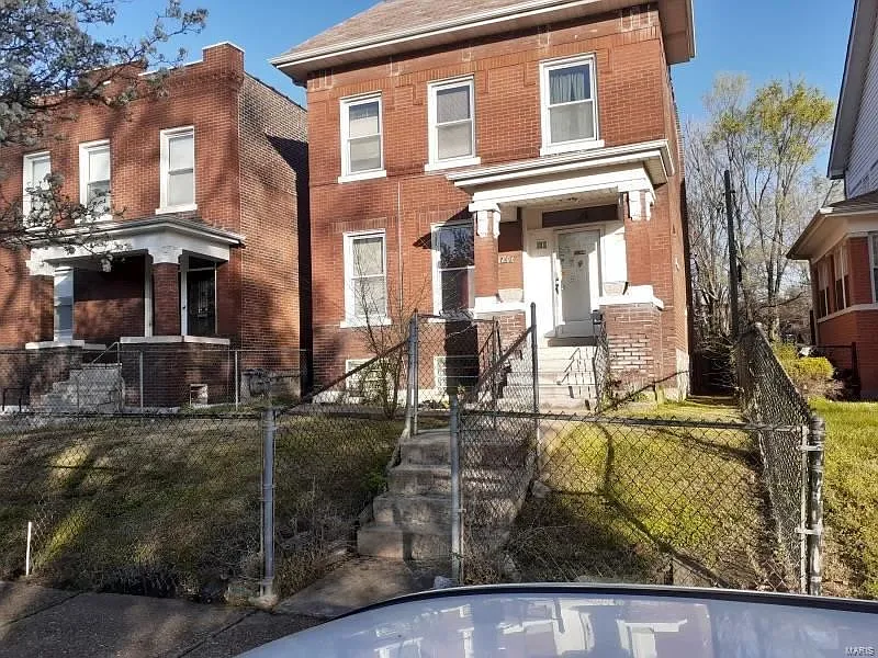 4206 Holly Ave photo 1