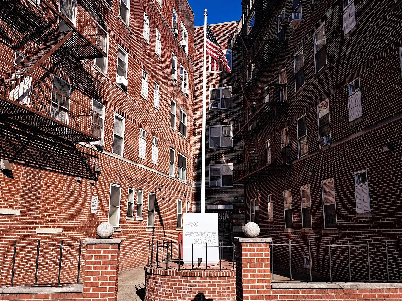 Gregory Plaza — Photo 2
