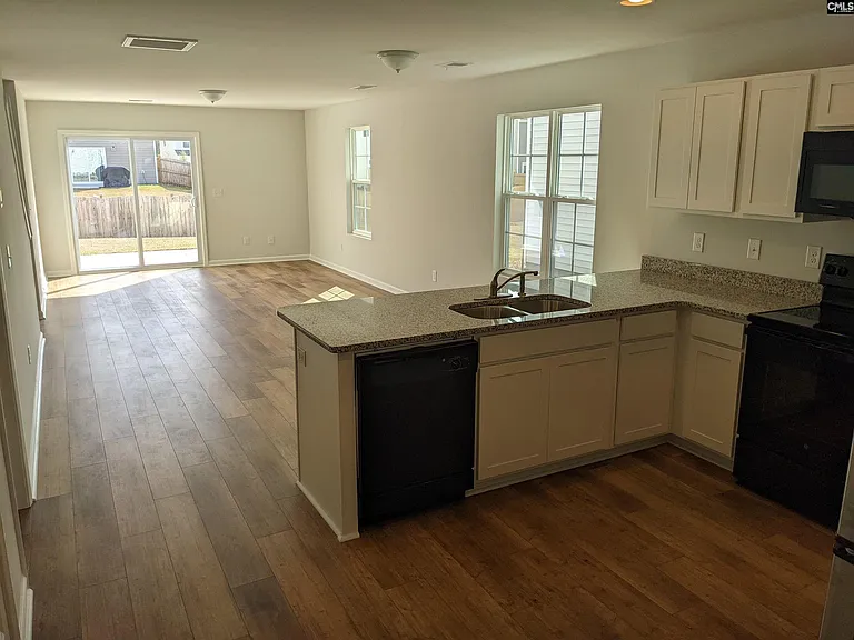 531 Moresby Way — Photo 4