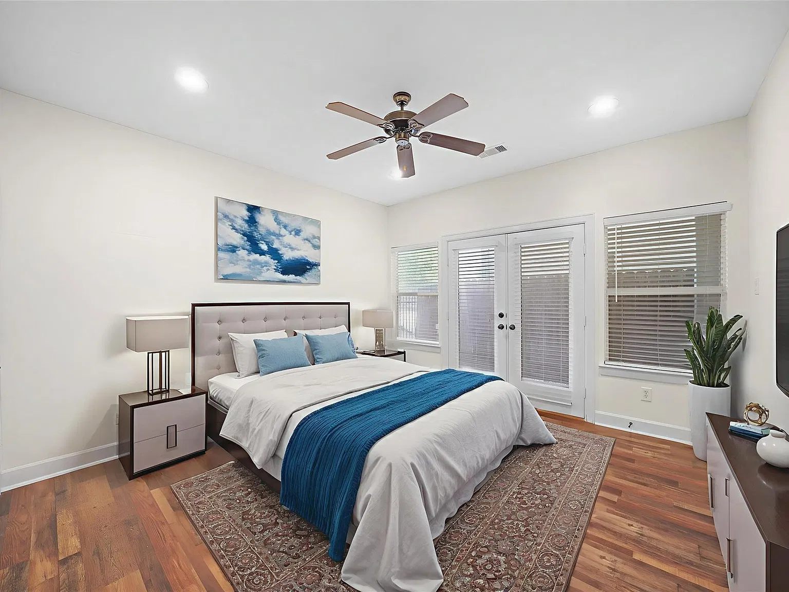 3 bed, 3.5 bath, 2356 sqft, $2,650 — Photo 4