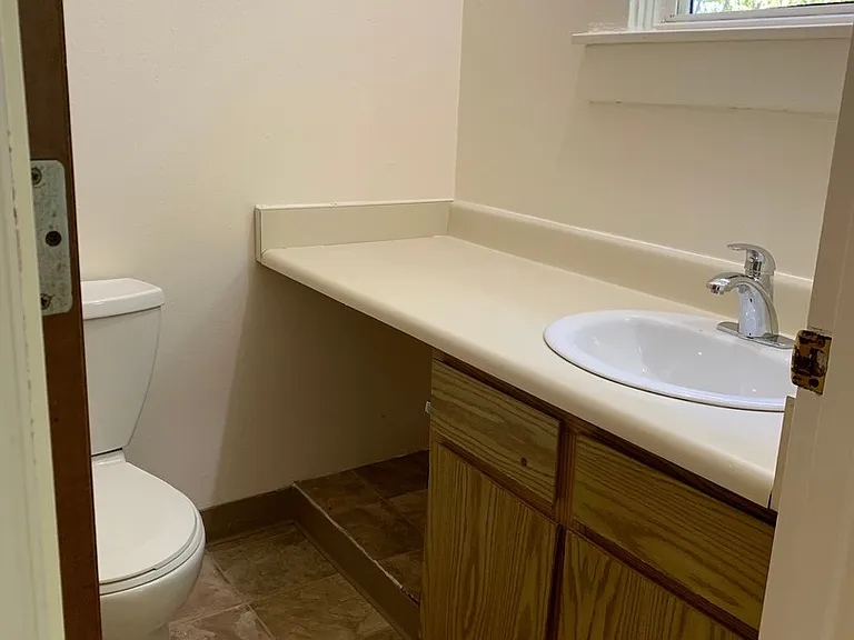2404 N Vancouver Ave — Photo 7