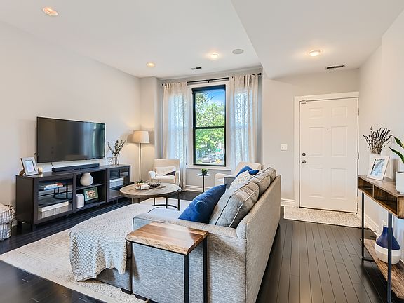 2nd image of 3258 N Racine Ave #2